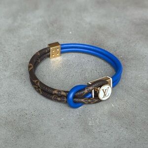 Louis Vuitton x NBA Loop It Bracelet
Blue